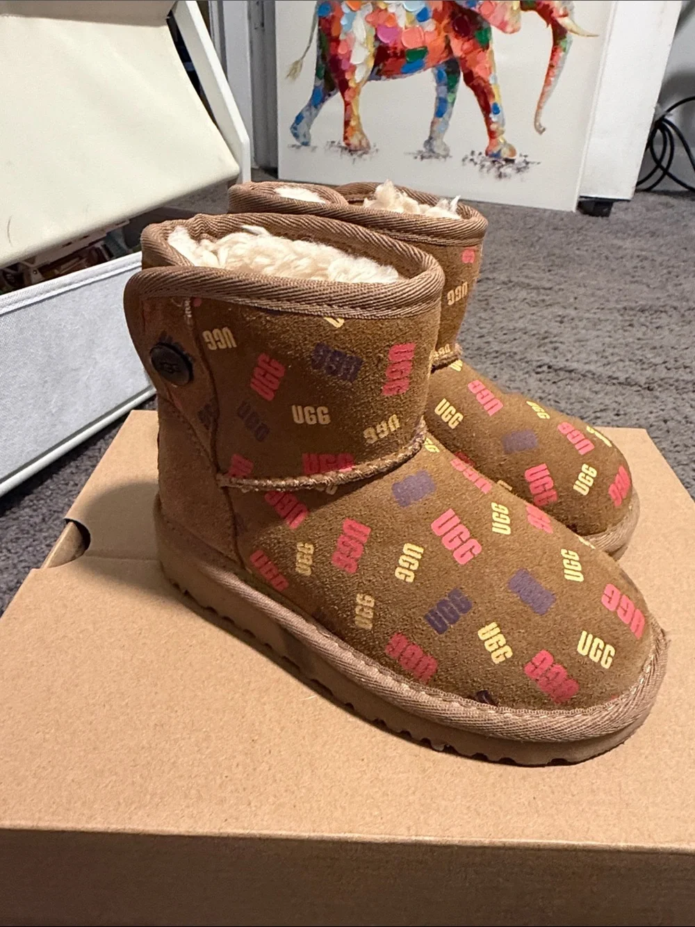 UGG Kids Chestnut Logo-Print Shearling Boot